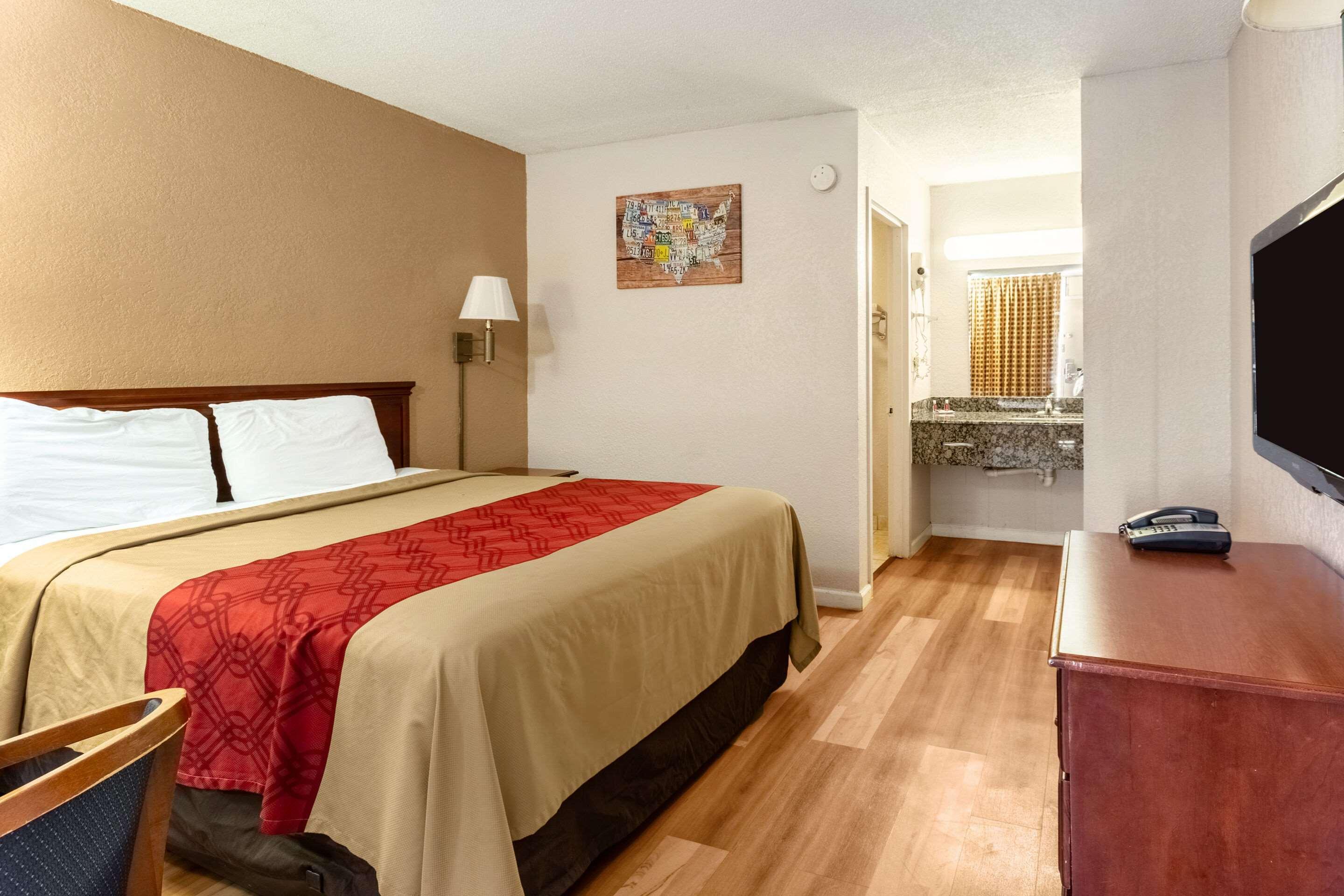 Econo Lodge Inn & Suites Near Bricktown Oklahoma City Bagian luar foto