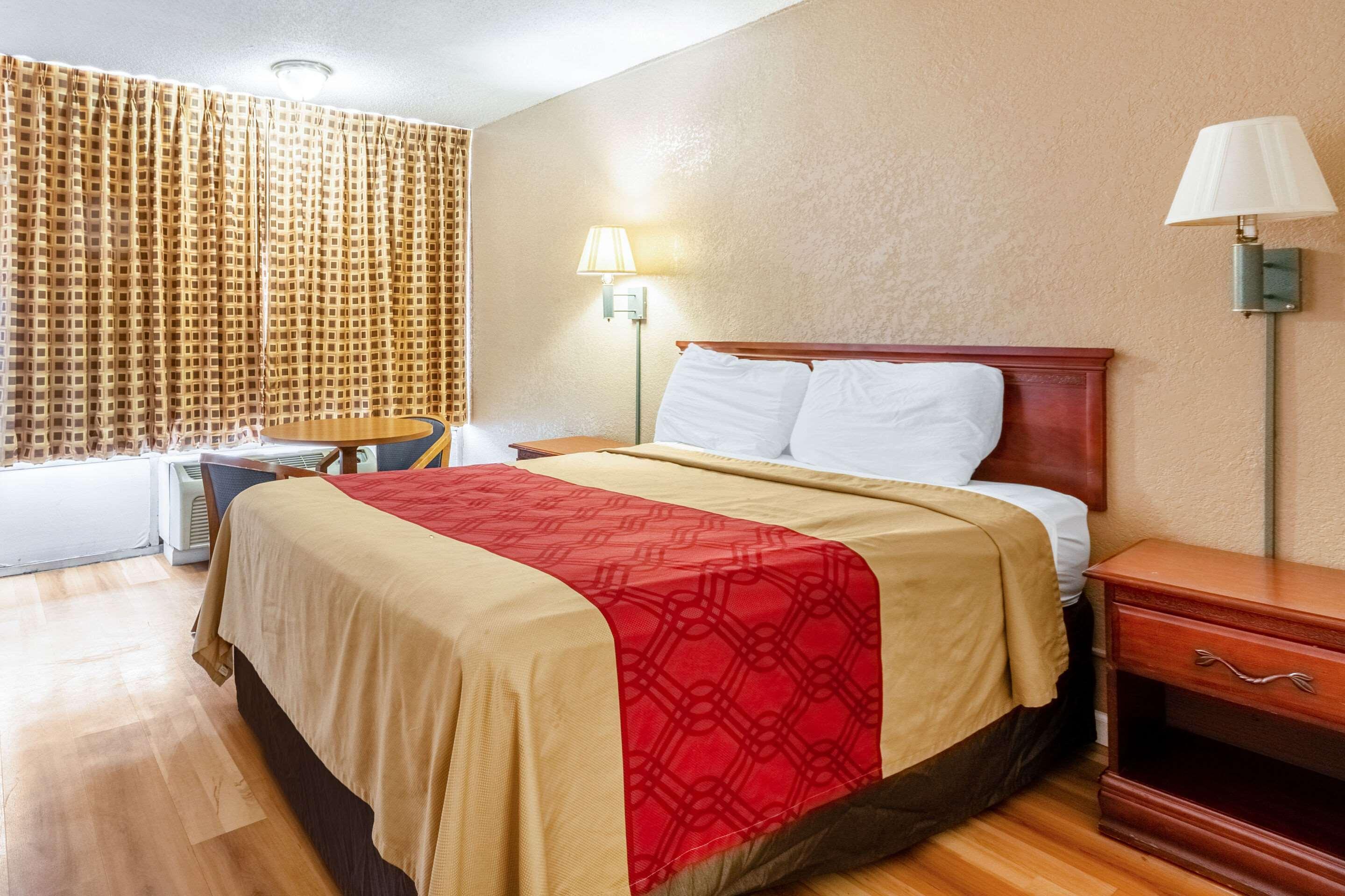 Econo Lodge Inn & Suites Near Bricktown Oklahoma City Bagian luar foto