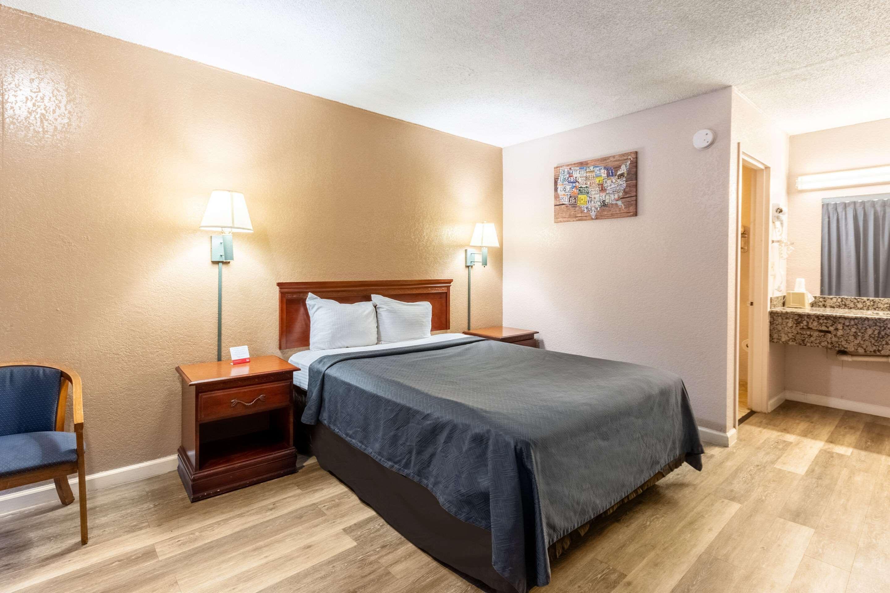 Econo Lodge Inn & Suites Near Bricktown Oklahoma City Bagian luar foto