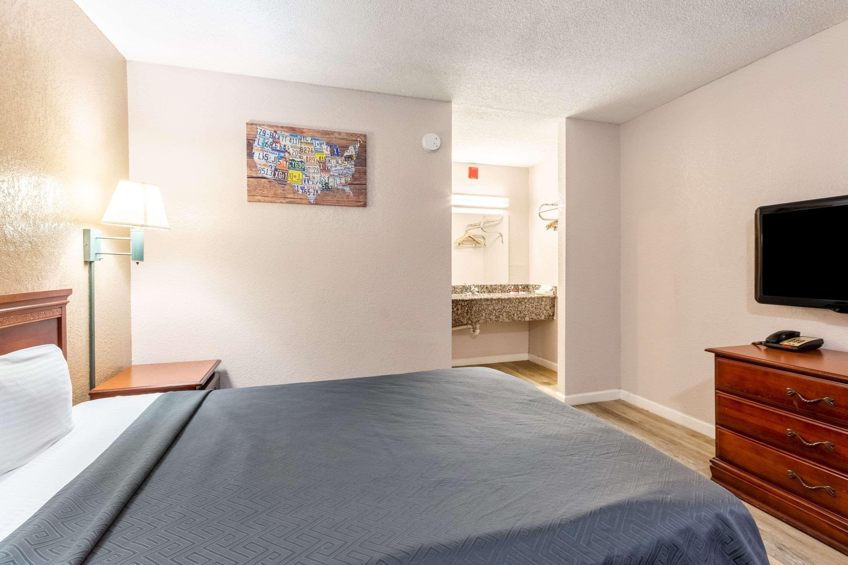 Econo Lodge Inn & Suites Near Bricktown Oklahoma City Bagian luar foto