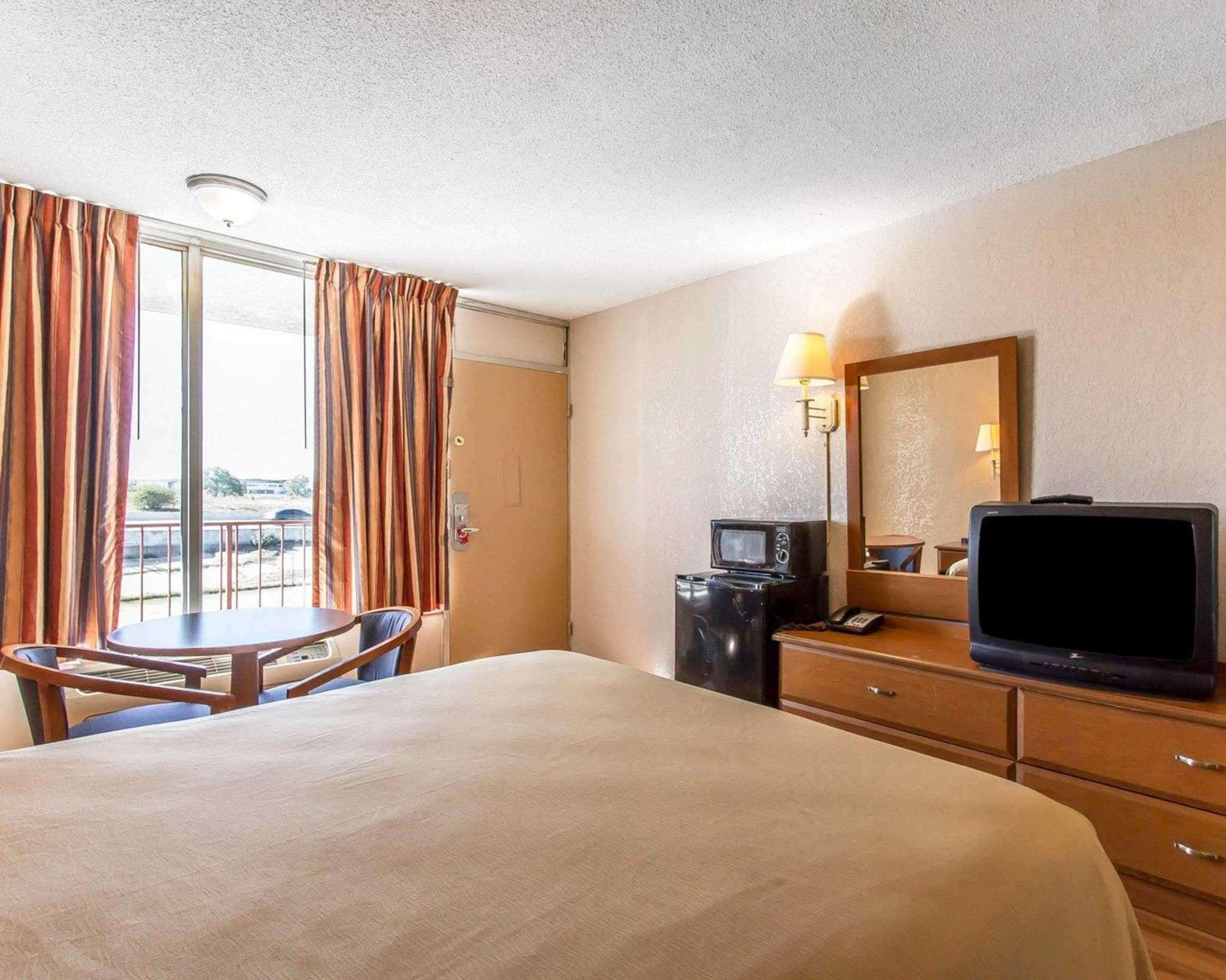 Econo Lodge Inn & Suites Near Bricktown Oklahoma City Bagian luar foto