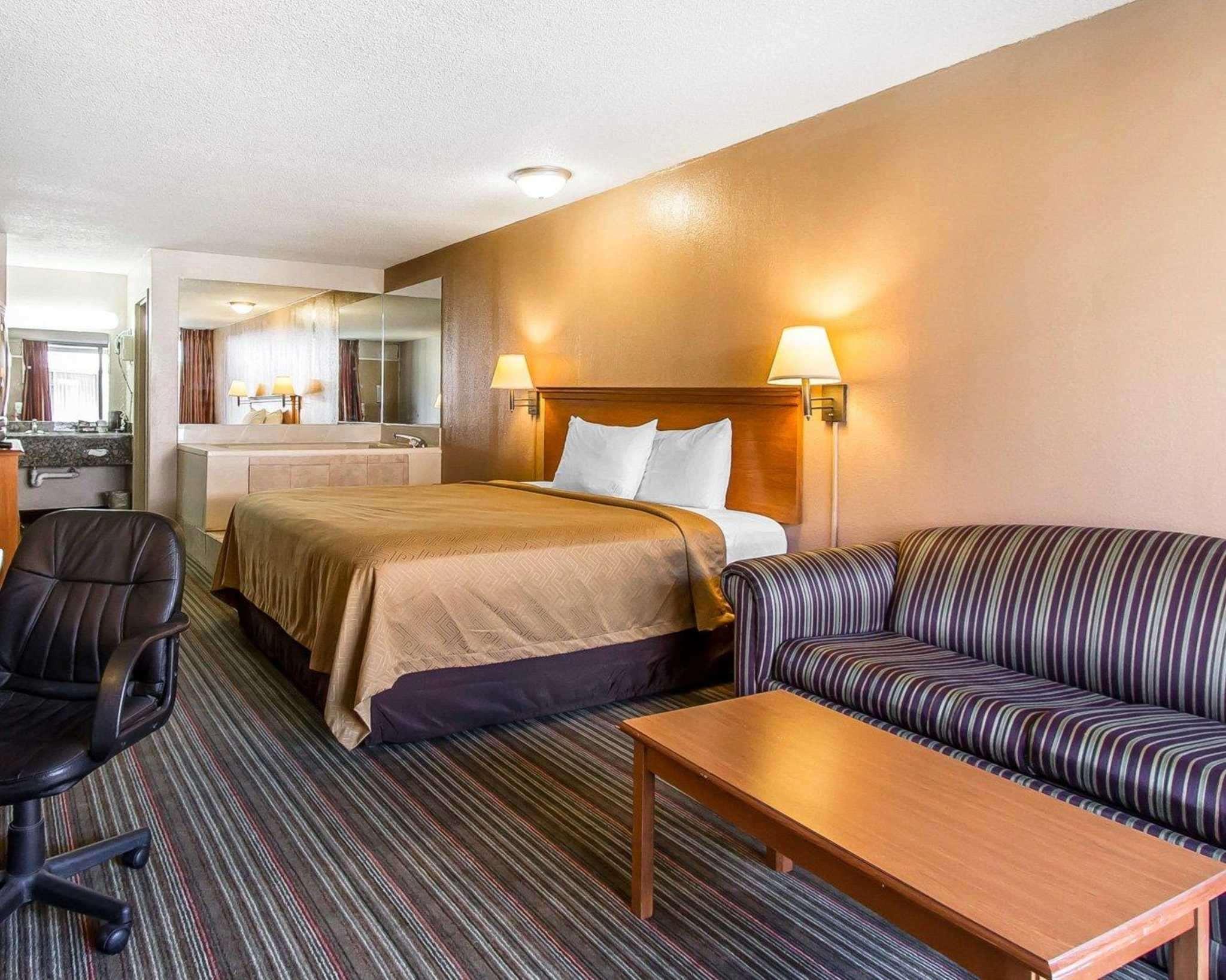 Econo Lodge Inn & Suites Near Bricktown Oklahoma City Bagian luar foto