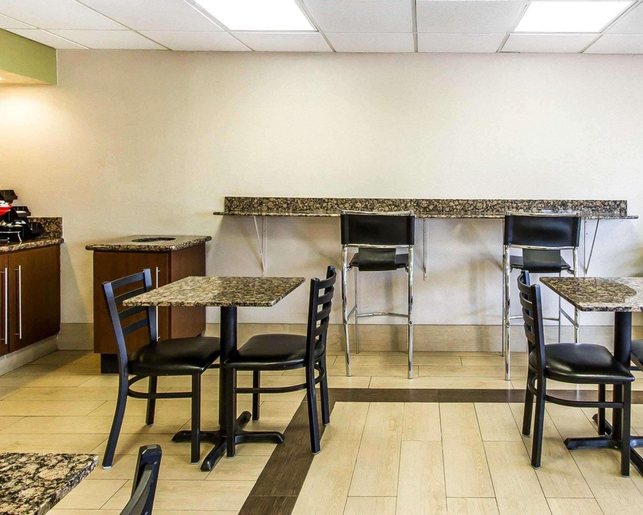 Econo Lodge Inn & Suites Near Bricktown Oklahoma City Bagian luar foto
