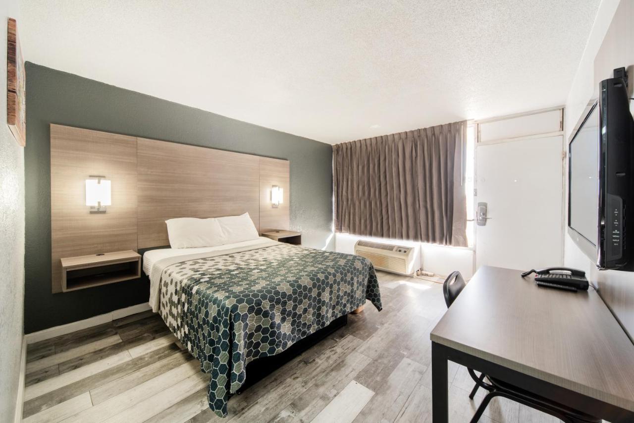Econo Lodge Inn & Suites Near Bricktown Oklahoma City Bagian luar foto